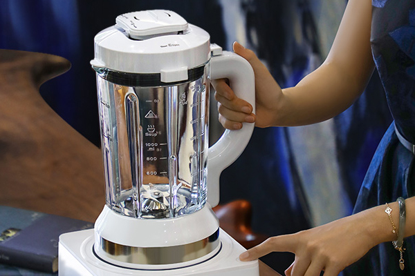 破壁機(jī)觸屏好還是按鈕好 觸屏壽命更長(zhǎng)久