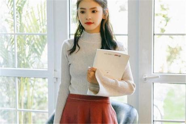 內(nèi)搭毛衣什么款式好看 做個氧氣少女 內(nèi)搭毛衣什么款式好看 做個氧氣少女