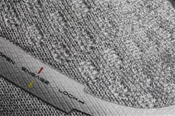 安踏nasa蟲洞跑鞋測評 科幻外觀引人好奇 安踏nasa蟲洞跑鞋測評 科幻外觀引人好奇