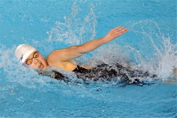 自由泳的動作要領 要掌握正確姿勢
