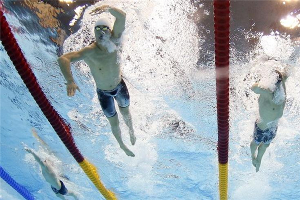 自由泳鼻子老進水怎么辦 注意這些動作