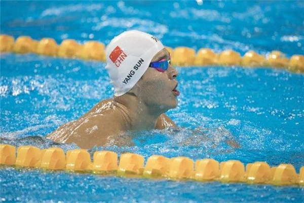 自由泳鼻子老進水怎么辦 注意這些動作