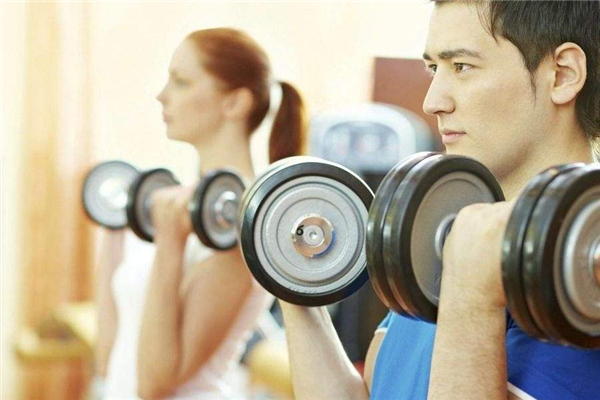啞鈴怎么練人魚線 動作要正確 啞鈴怎么練人魚線 動作要正確