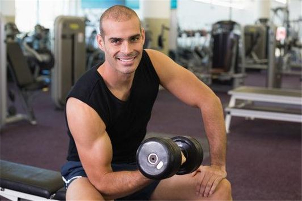 上斜啞鈴飛鳥多少度 角度很重要 上斜啞鈴飛鳥多少度 角度很重要