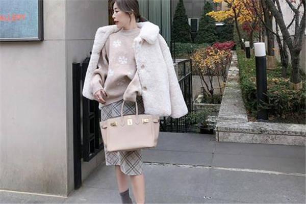 毛衣搭配什么外套好看 這幾種不會過時 毛衣搭配什么外套好看 這幾種不會過時