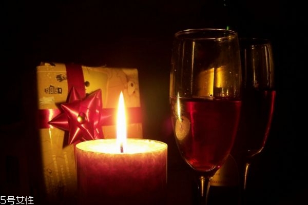 女性喝紅酒美容，一天喝多少比較好