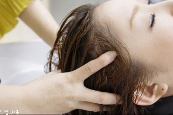掉頭發(fā)對人有哪些影響?怎么治療好 掉頭發(fā)對人有哪些影響?怎么治療好