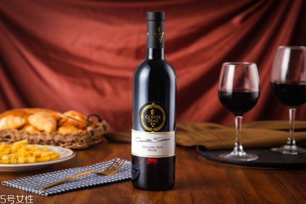 女性喝紅酒美容，一天喝多少比較好