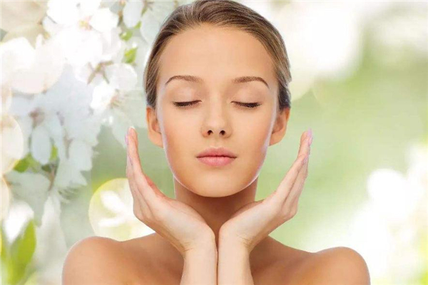 秋季潤膚小竅門 秋季潤膚小竅門