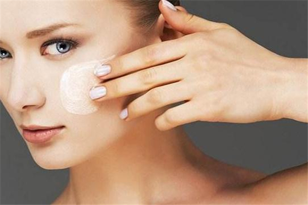 秋季潤膚小竅門 秋季潤膚小竅門