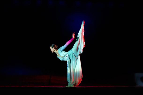 民族舞適合多大年齡學 四到十歲最好 民族舞適合多大年齡學 四到十歲最好