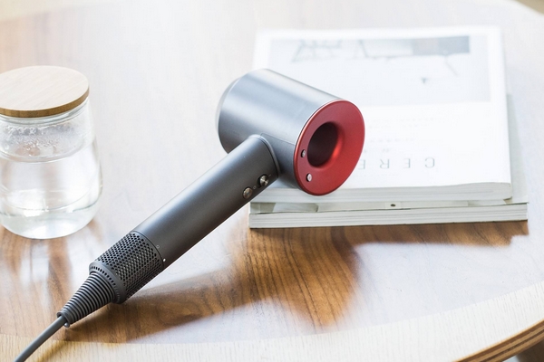 吹風(fēng)機有藍光好還是沒藍光好 藍光可護發(fā)