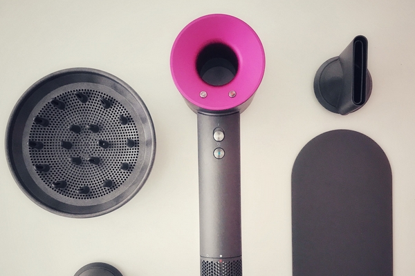 吹風(fēng)機有藍光好還是沒藍光好 藍光可護發(fā)