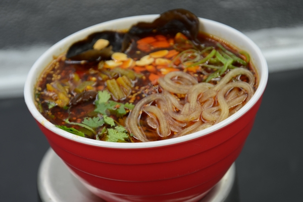 酸辣粉是熱的還是涼的 肯定是熱的 酸辣粉是熱的還是涼的 肯定是熱的