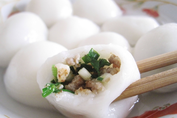 做魚(yú)丸為什么要放油 為了讓魚(yú)丸更好吃 做魚(yú)丸為什么要放油 為了讓魚(yú)丸更好吃