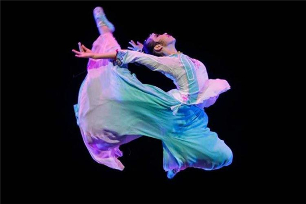 古典舞適合什么年齡 早一點學(xué)比較好 古典舞適合什么年齡 早一點學(xué)比較好