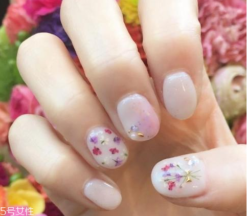 干花美甲有哪些 干花美甲圖片大全 干花美甲有哪些 干花美甲圖片大全