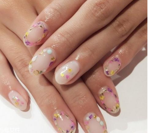 干花美甲有哪些 干花美甲圖片大全 干花美甲有哪些 干花美甲圖片大全