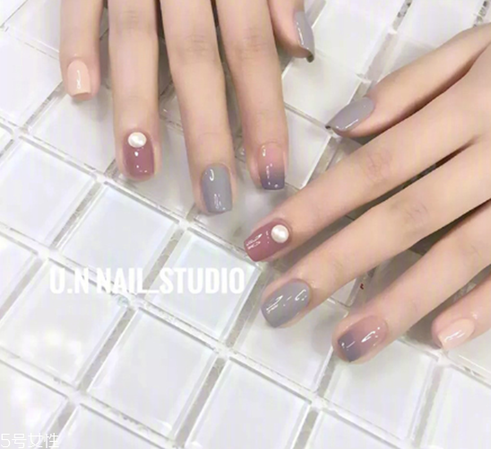 清新色塊撞色美甲怎么做 低飽和度美甲圖片 清新色塊撞色美甲怎么做 低飽和度美甲圖片