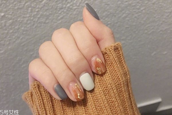 清新色塊撞色美甲怎么做 低飽和度美甲圖片 清新色塊撞色美甲怎么做 低飽和度美甲圖片