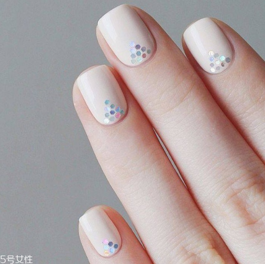 時尚簡約美甲圖片 時髦小心機美甲 時尚簡約美甲圖片 時髦小心機美甲