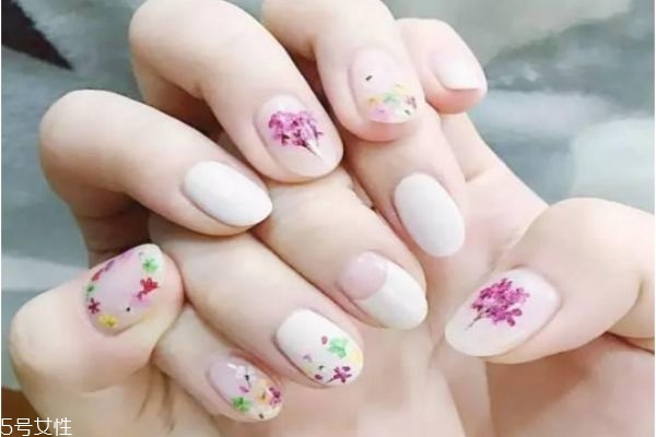 干花美甲有哪些 干花美甲圖片大全 干花美甲有哪些 干花美甲圖片大全