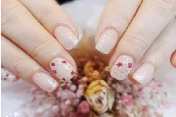 干花美甲有哪些 干花美甲圖片大全 干花美甲有哪些 干花美甲圖片大全