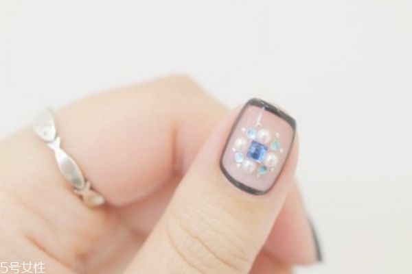 貼鉆美甲教程 個性鉆飾美甲教程 貼鉆美甲教程 個性鉆飾美甲教程