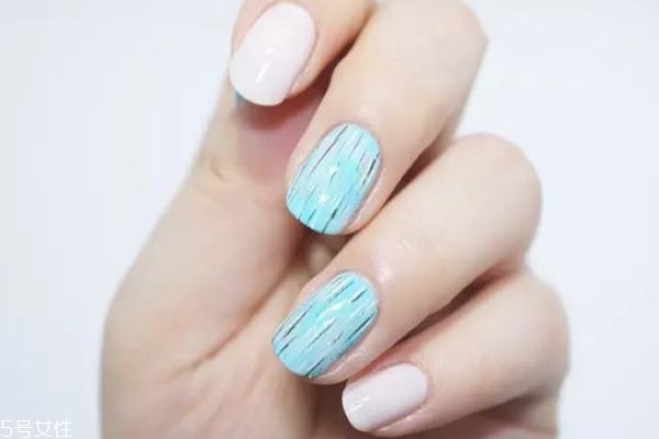 圓點(diǎn)愛心美甲教程 線條美甲教程