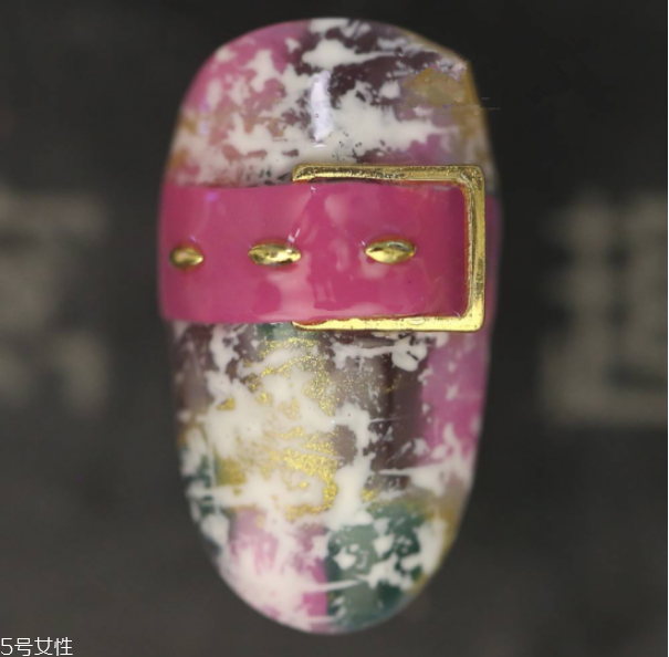 藍(lán)色美甲怎么做 精致美甲做法教程 藍(lán)色美甲怎么做 精致美甲做法教程