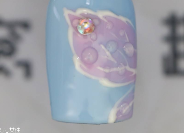 藍(lán)色美甲怎么做 精致美甲做法教程 藍(lán)色美甲怎么做 精致美甲做法教程