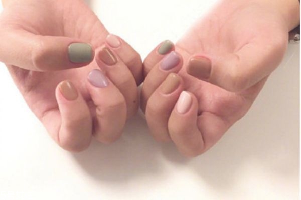 莫蘭迪色美甲 幾何線條美甲圖片 莫蘭迪色美甲 幾何線條美甲圖片