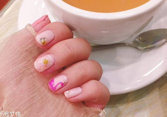 火烈鳥美甲怎么做 教你動(dòng)物美甲怎么做 火烈鳥美甲怎么做 教你動(dòng)物美甲怎么做