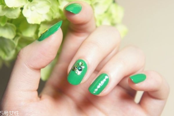 貼鉆美甲教程 個性鉆飾美甲教程 貼鉆美甲教程 個性鉆飾美甲教程