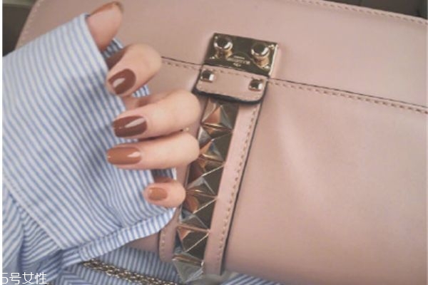 莫蘭迪色美甲 幾何線條美甲圖片 莫蘭迪色美甲 幾何線條美甲圖片