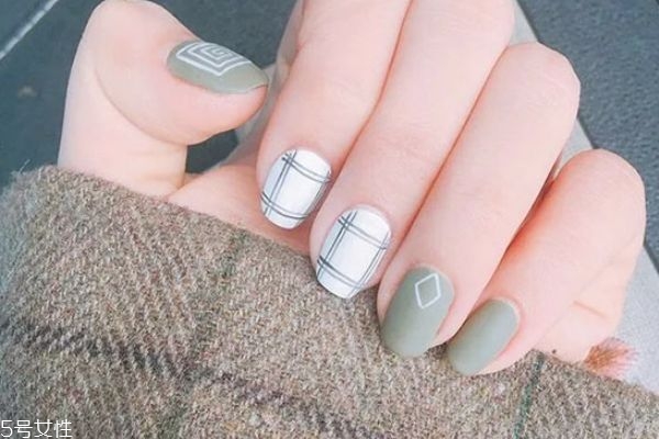 莫蘭迪色美甲 幾何線條美甲圖片 莫蘭迪色美甲 幾何線條美甲圖片
