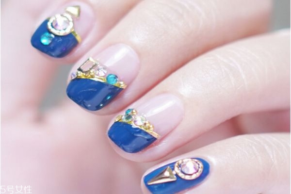 貼鉆美甲教程 個性鉆飾美甲教程 貼鉆美甲教程 個性鉆飾美甲教程