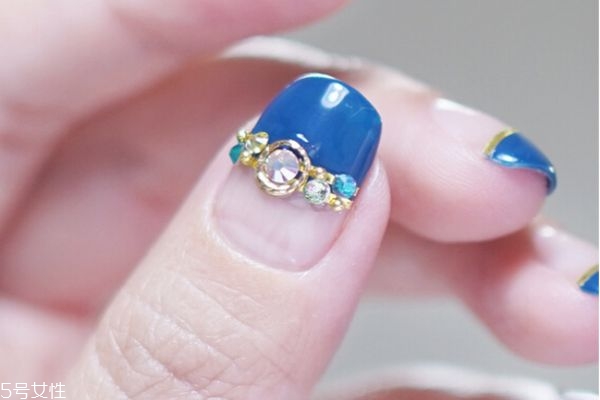 貼鉆美甲教程 個性鉆飾美甲教程 貼鉆美甲教程 個性鉆飾美甲教程