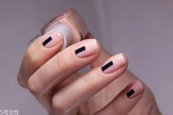 莫蘭迪色美甲 幾何線條美甲圖片 莫蘭迪色美甲 幾何線條美甲圖片