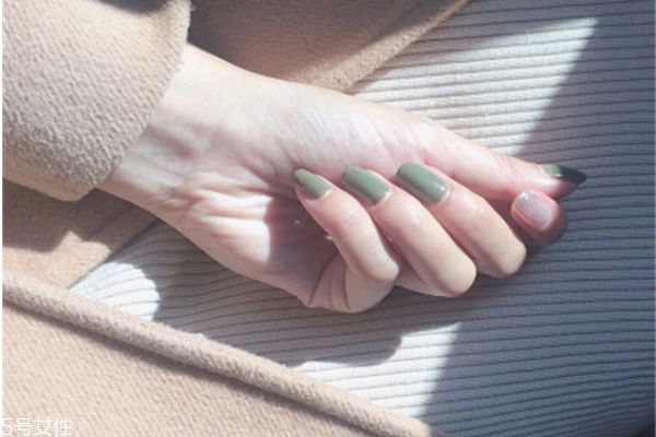 莫蘭迪色美甲 幾何線條美甲圖片 莫蘭迪色美甲 幾何線條美甲圖片