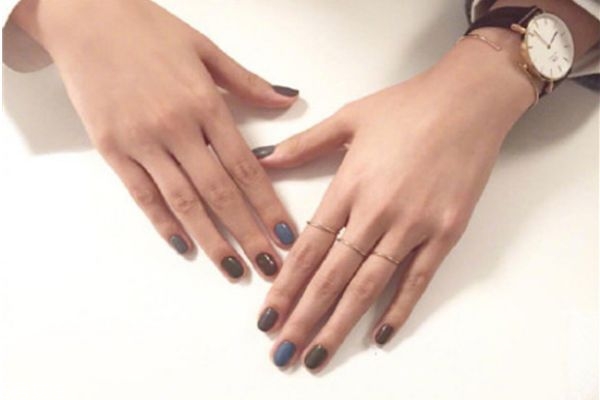 莫蘭迪色美甲 幾何線條美甲圖片 莫蘭迪色美甲 幾何線條美甲圖片