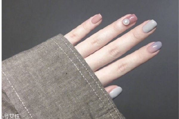 莫蘭迪色美甲 幾何線條美甲圖片 莫蘭迪色美甲 幾何線條美甲圖片