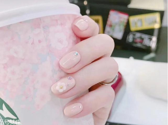 秋冬美甲流行趨勢(shì) 美甲秋冬新款圖片 秋冬美甲流行趨勢(shì) 美甲秋冬新款圖片