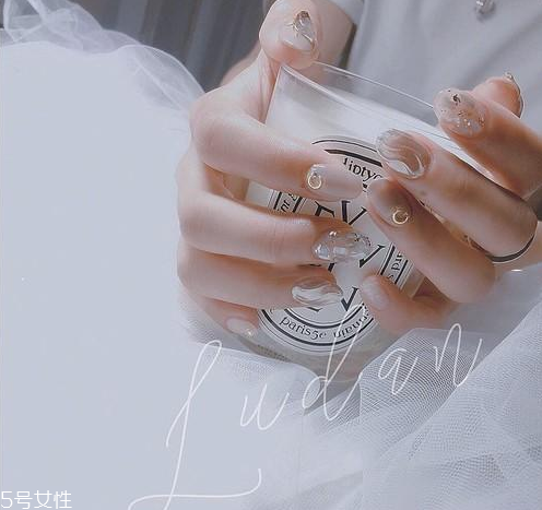 秋冬美甲流行趨勢(shì) 美甲秋冬新款圖片 秋冬美甲流行趨勢(shì) 美甲秋冬新款圖片