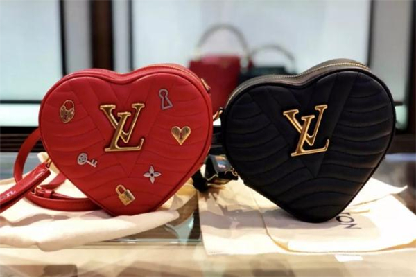 2019lv情人節(jié)限定愛心包包多少錢 兩款價格不同 2019lv情人節(jié)限定愛心包包多少錢 兩款價格不同