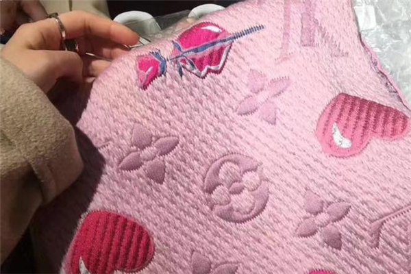 2019lv情人節(jié)限定圍巾在哪買 認準正品渠道