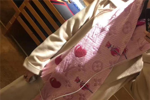2019lv情人節(jié)限定圍巾在哪買 認準正品渠道