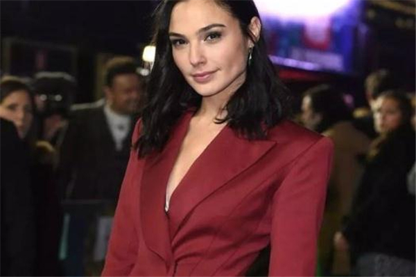 小丑紅是什么顏色 新年戰(zhàn)袍最佳顏色 小丑紅是什么顏色 新年戰(zhàn)袍最佳顏色