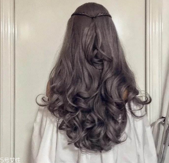 2019長(zhǎng)卷發(fā)發(fā)色 女神必備長(zhǎng)卷發(fā)發(fā)型 2019長(zhǎng)卷發(fā)發(fā)色 女神必備長(zhǎng)卷發(fā)發(fā)型