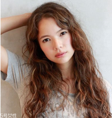 好看的長卷發(fā)發(fā)型圖片 蛋糕卷發(fā)型 好看的長卷發(fā)發(fā)型圖片 蛋糕卷發(fā)型